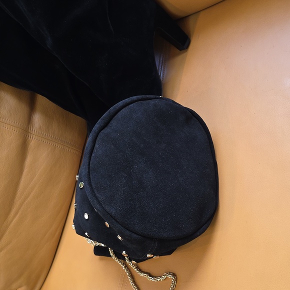 Francesca's Black and Gold Mini Bucket Bag - Picture 5 of 10